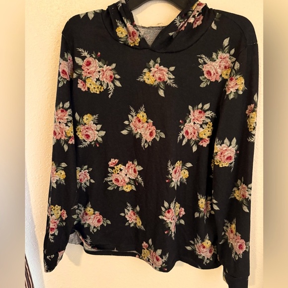 no comment Sweaters - 🧡15 for $20🧡 No Comment Black Floral Long sleeve|hooded lightweight sweater